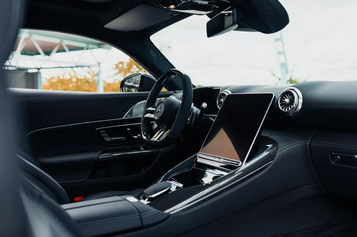 Mercedes Benz GT63 AMG Coupe 2024, vista trasera — Nice Super Car Rental, Niza. El Mercedes Benz GT63 AMG Coupé 2024 es un deportivo de dos plazas con 577 CV, pensado…