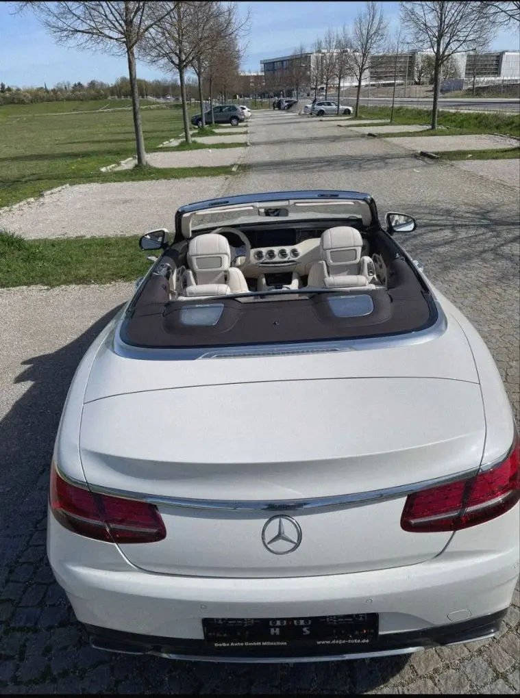 Mercedes Benz S560 Cabrio 2021, vue avant — Nice Super Car Rental, Nice. La Mercedes Benz S560 Cabrio de 2021 appartient à une catégorie à part : celle des…