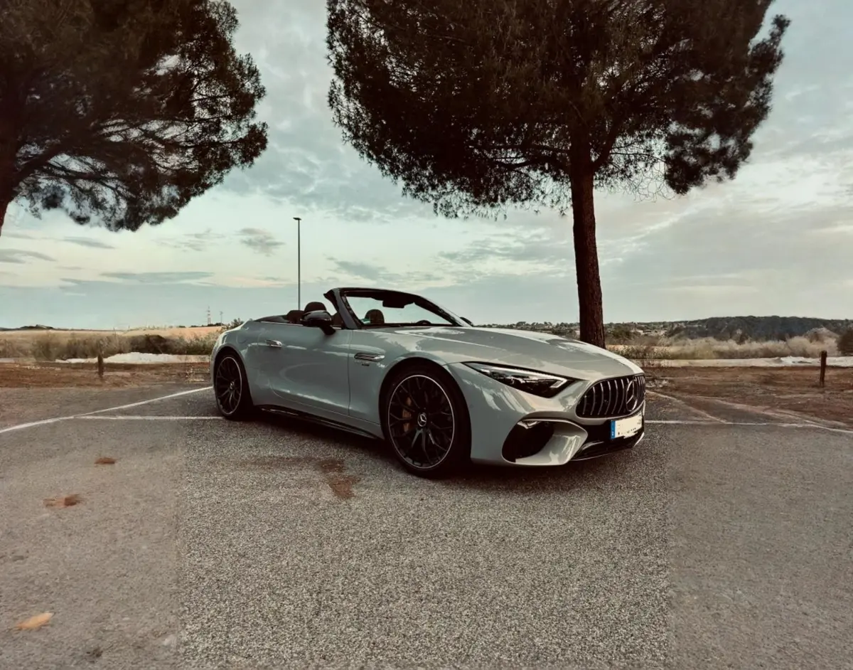 Mercedes Benz SL63 Cabrio 2023 — Nice Super Car Rental, Nice. La Mercedes-Benz SL63 Cabrio 2023 associe une puissance de 585 chevaux à une…