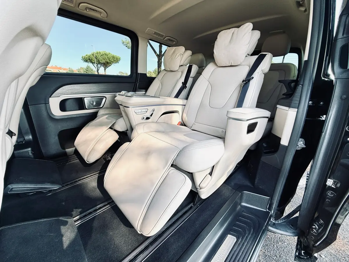 Mercedes Benz V300 4x4 XL VIP (Captain, 7 seat) 2025, extérieur — Nice Super Car Rental, Nice. Le Mercedes Benz V300 4x4 XL VIP s'adresse aux groupes et aux familles qui veulent…