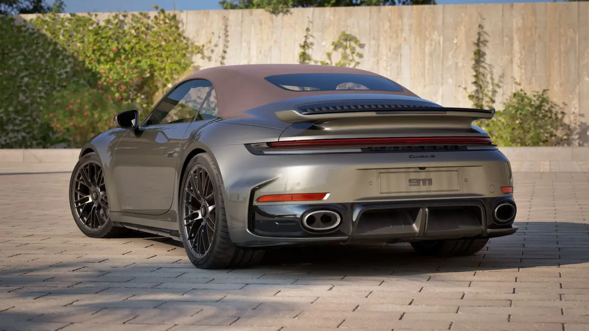 Porsche 911 992 Carrera Turbo S Cabrio 2026, extérieur — Nice Super Car Rental, Nice. Le Porsche 911 992 Carrera Turbo S Cabrio version 2026 garde la ligne compacte propre à…