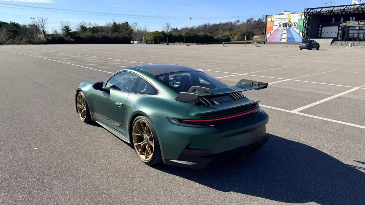 Porsche 911 GT3 2026, vista frontal — Nice Super Car Rental, Niza. Tres corniches, seis cilindros, una mañana perfecta