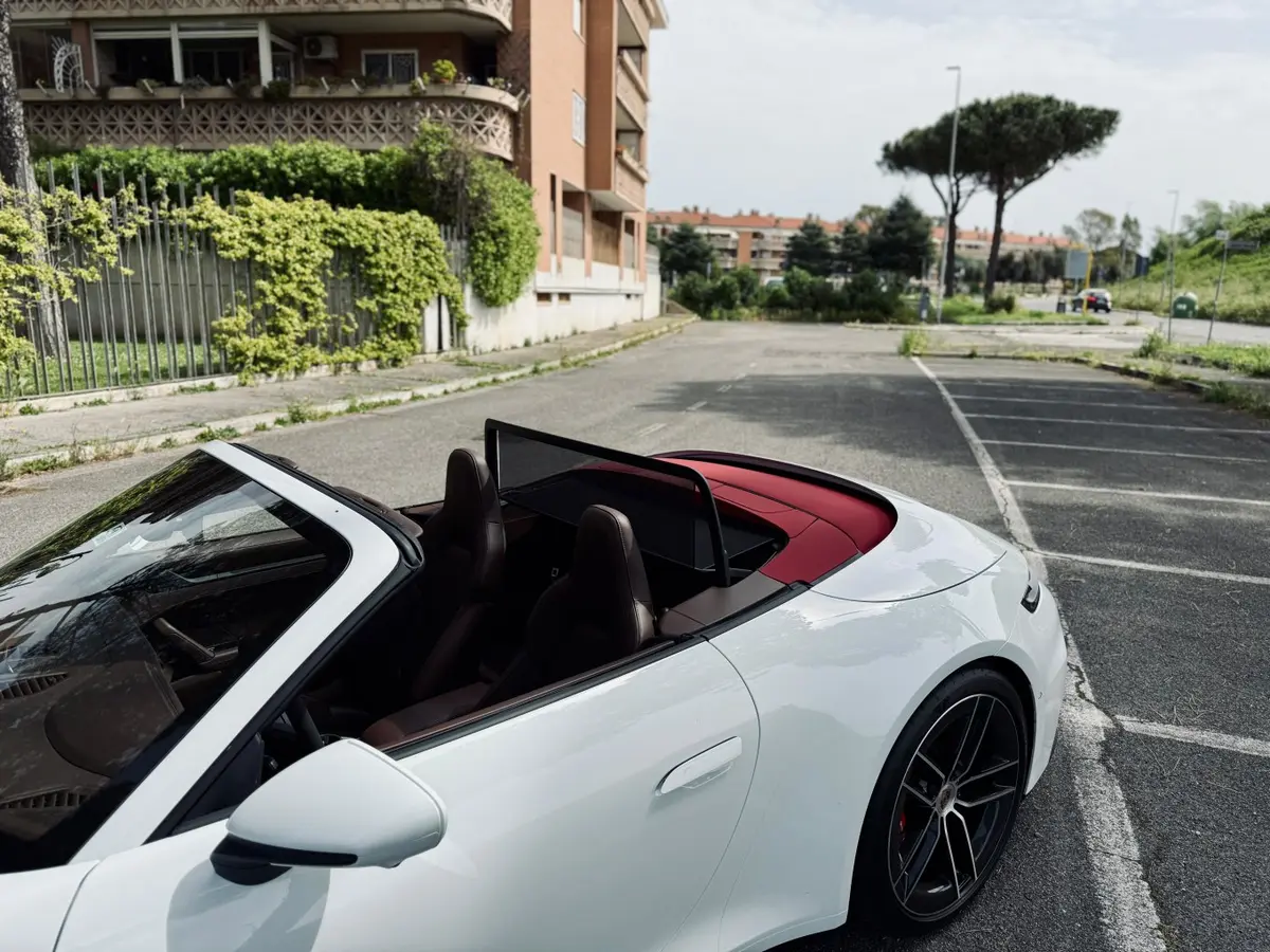 Porsche 992.2 Carrera 4 GTS Cabrio 2025, extérieur — Nice Super Car Rental, Nice. La Porsche 992.2 Carrera 4 GTS Cabrio conjugue une puissance de 540 ch et une…