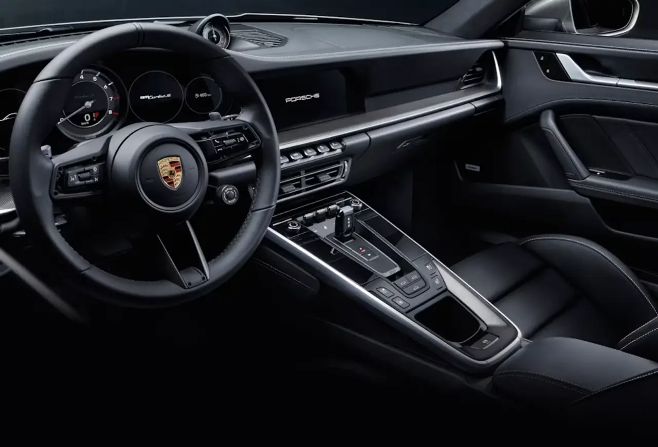 Porsche 992 Carrera 4 GTS Cabrio 2024, extérieur — Nice Super Car Rental, Nice. La Porsche 992 Carrera 4 GTS Cabrio associe 480 ch à une transmission intégrale, une…