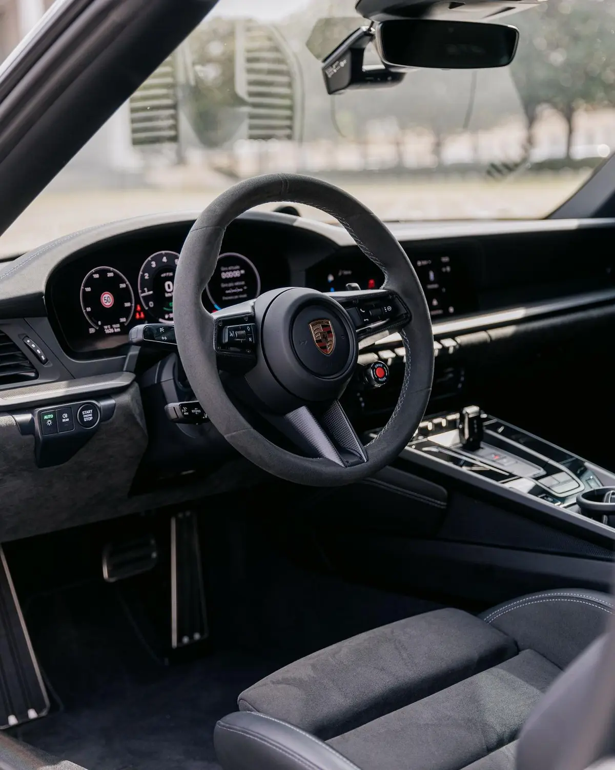 Porsche Carrera Spyder 992,2 GTS 2025, vue arrière — Nice Super Car Rental, Nice. La Porsche Carrera Spyder 992,2 GTS conjugue une mécanique de 541 chevaux avec une…