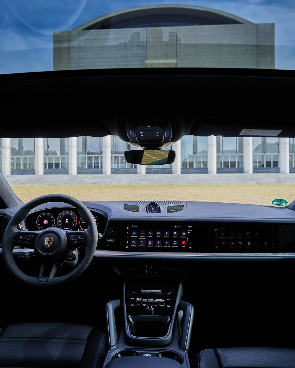 Porsche Cayenne 2025, extérieur — Nice Super Car Rental, Nice. Le Porsche Cayenne 2025 s'adresse à ceux qui veulent un SUV capable de tenir la route sur…