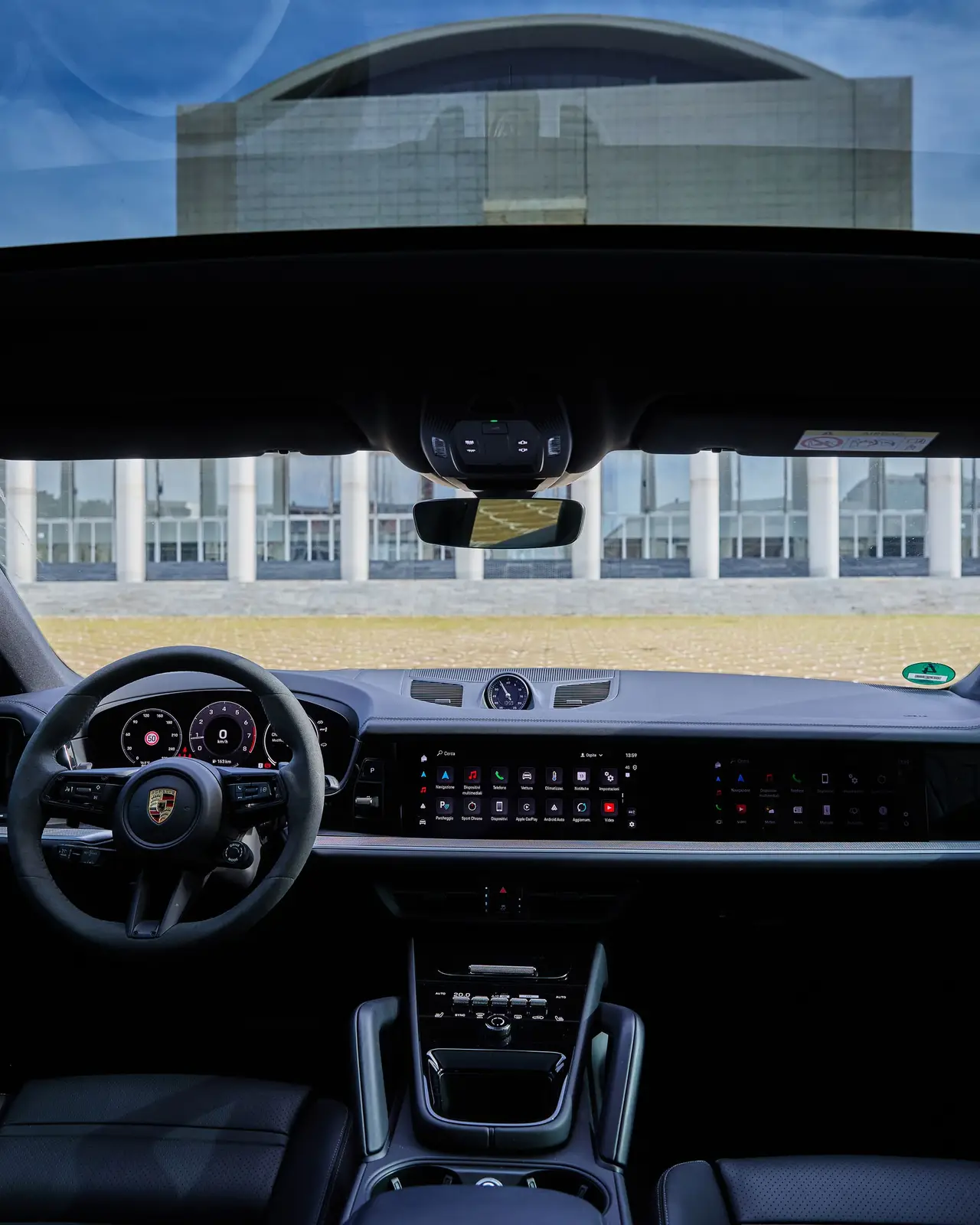 Porsche Cayenne 2025, extérieur — Nice Super Car Rental, Nice. Le Porsche Cayenne 2025 s'adresse à ceux qui veulent un SUV capable de tenir la route sur…