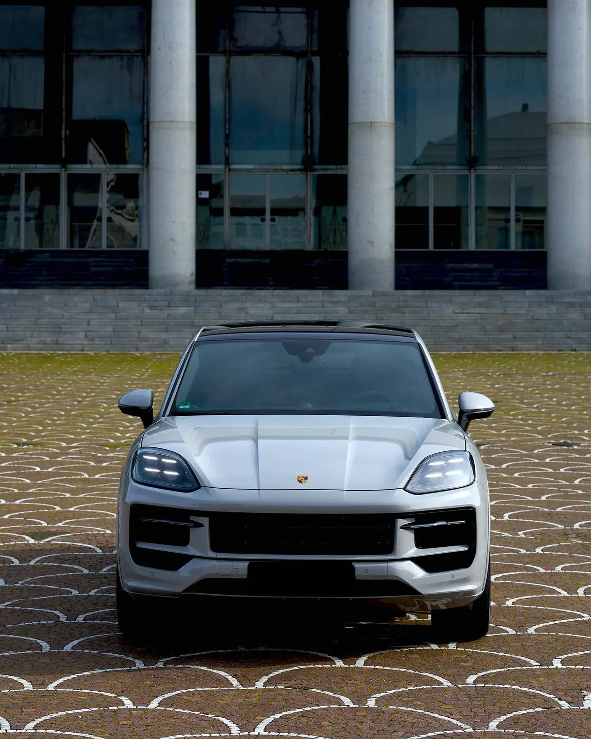 Porsche Cayenne 2025 — Nice Super Car Rental, Nice. Le Porsche Cayenne 2025 s'adresse à ceux qui veulent un SUV capable de tenir la route sur…