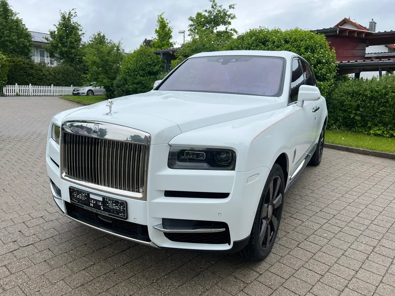 Rolls-Royce Cullinan 2022, tableau de bord — Nice Super Car Rental, Nice. Le Rolls-Royce Cullinan de 2022 réunit dans un même véhicule la stature d'un SUV et le…