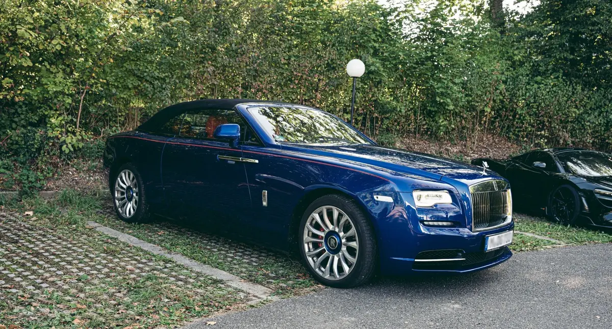 Rolls-Royce Dawn 2022 — Nice Super Car Rental, Ницца. Rolls-Royce Dawn 2022 года — открытый четырёхместный автомобиль класса «люкс» с…