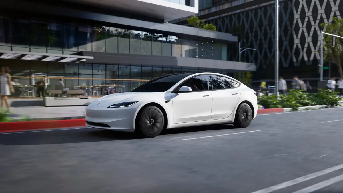 Tesla Model 3 Performance 2026 — Nice Super Car Rental, Niza. El Tesla Model 3 Performance 2026 combina una potencia de 510 CV con una respuesta…
